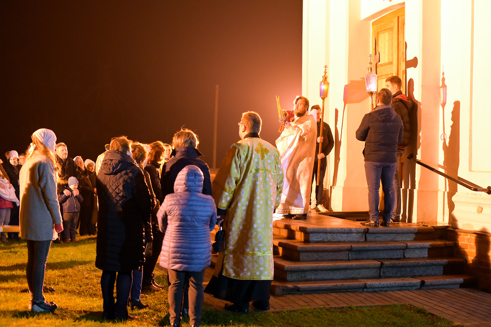 Christ is risen! Χριστὸς ἀνέστη! Христосъ воскресе!