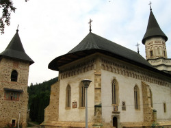 Mitrut Popoiu 
Bistrița Monastery  
45 
2017-04-01 22:43:30