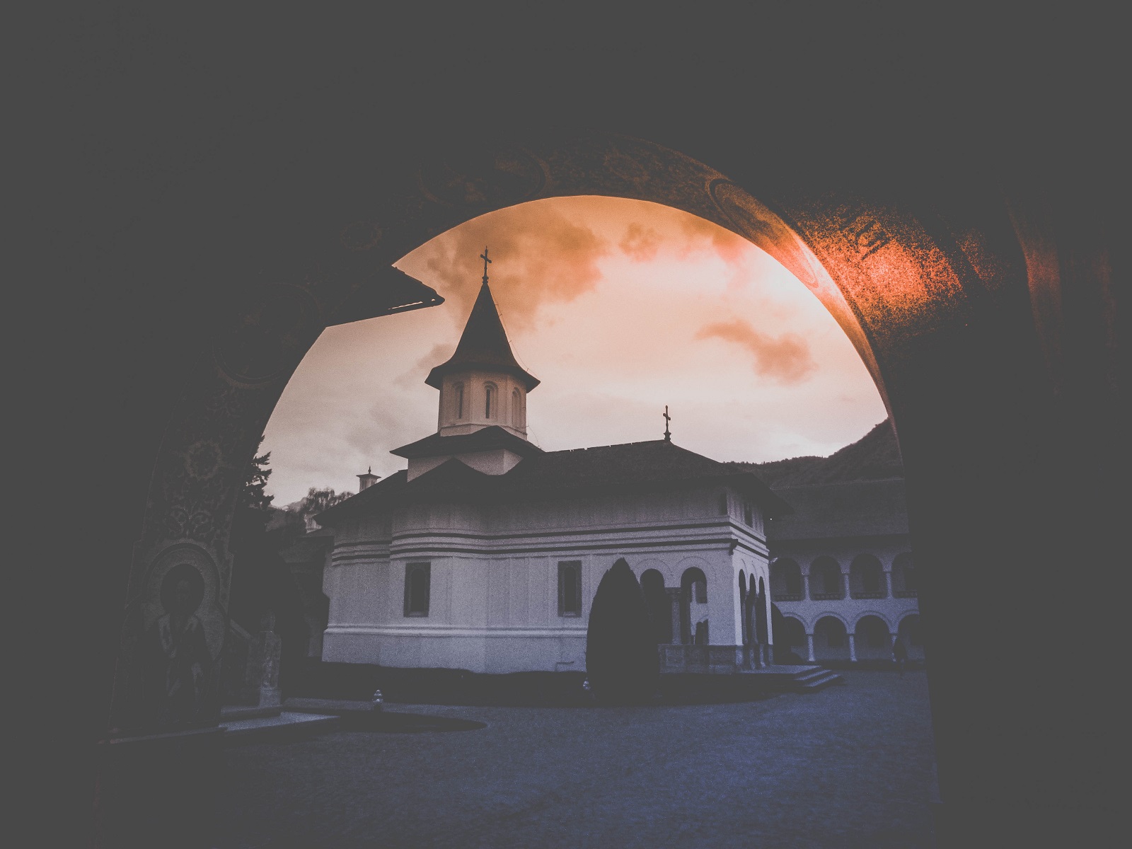 Sambata de Sus Monastery
