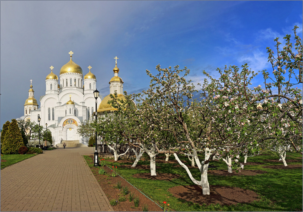 Цветущие сады Дивеева