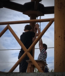 Florina 
Children pulling the church bell at Nefliu Church, Magurele City 
30 
2017-07-02 21:22:45