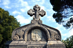 Strahinic 
Гробље манастира Савина - Monastery Savina cemetery 
2017-07-03 09:50:33