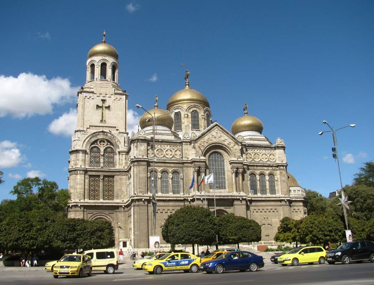 Катедрален Храм-Паметник "Свето Успение Богородично" - Варна
