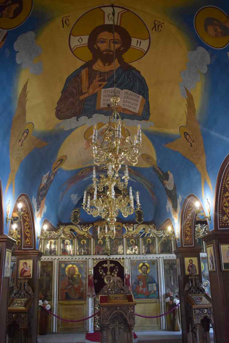Иконостасът на Храм „Свети Великомъченик Георги” – София, кв.Горубляне