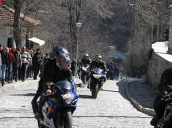 alexar 
Rockers coming to Bachkovo Monastery to pray for safe travel 
2017-08-19 17:05:50