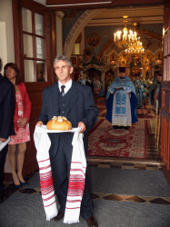 szolucha.w 
Oczekiwanie na powitanie Abp Abla. 
2017-08-30 06:41:46