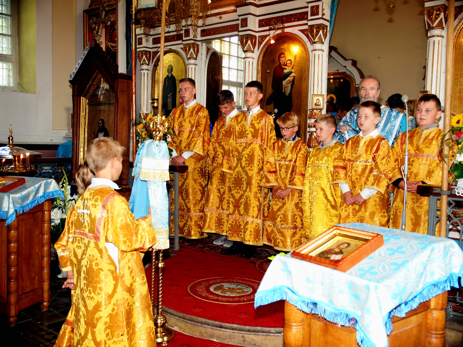 Ojciec Włodzimierz i prisłużniki.