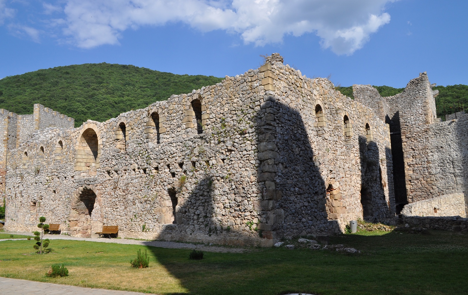 Манастир Манасија (4) Стара трпезарија
