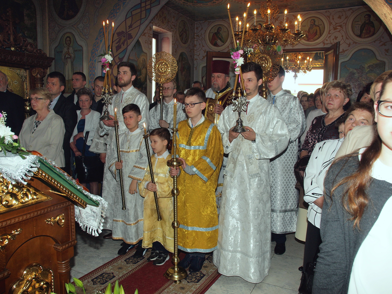 Prisłużniki i protodiakon Marek.