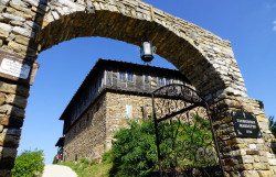 jarek 
The entrance to Glozhanski Monastery 
2017-09-07 07:58:46