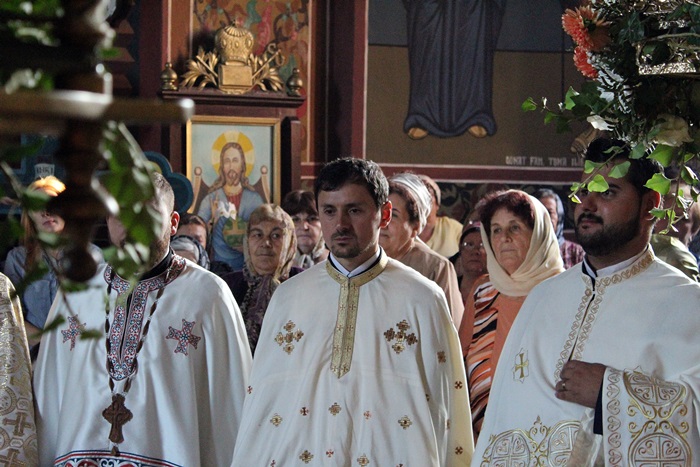Hram | Parohia Sfintii Ioachim si Ana, Varteju