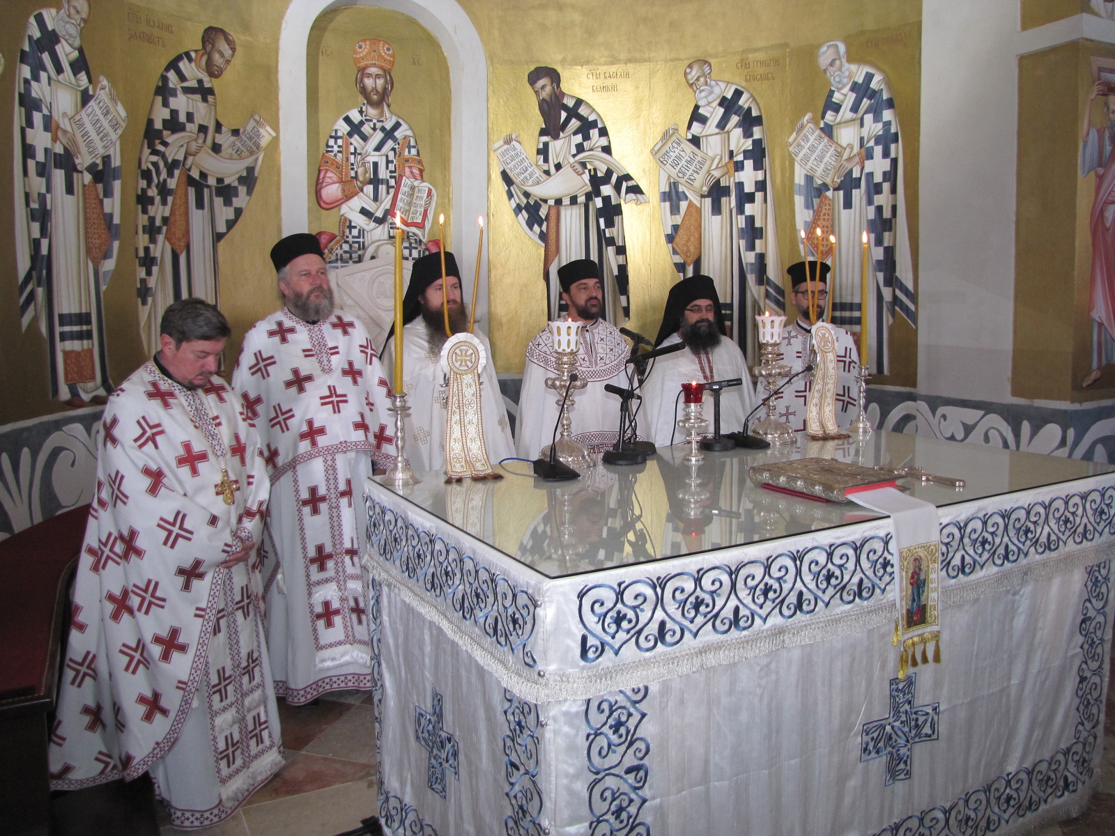 Свештеници