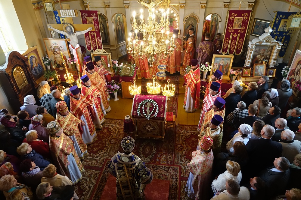 The elevation of the Holy Cross feast in Białystok-Fasty Orthodox church, 2016
