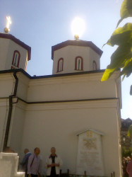 PedjaVid 
Нама сија, манастир Раковица 
2017-10-03 15:54:39
