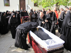 mmaksim 
Опроштај од игуманије 
2017-10-29 15:44:10