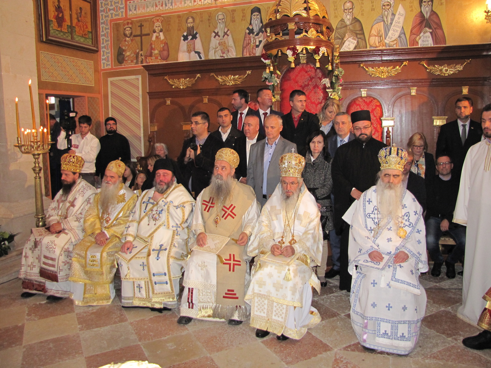 Епископи