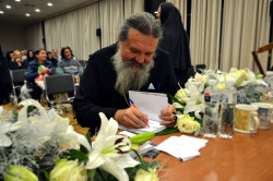 Elena_photo 
Archpriest Andrew Lemeshonok at the International Belgrade Book Fair 2017 
2017-11-07 10:09:08