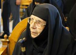 jarek1 
Greek nun 
2017-11-07 22:12:59