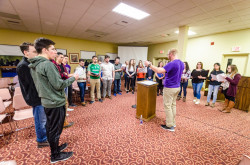 Vlutes 
Students sing the responses during Vespers  
2018-01-05 18:13:12