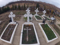 PedjaVid 
Monastery cemetery, monastery Slanci 
2018-01-17 14:33:53