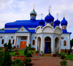 FotoPelerin 
Blue from... Bănceni Monastery 
2018-05-24 16:12:48
