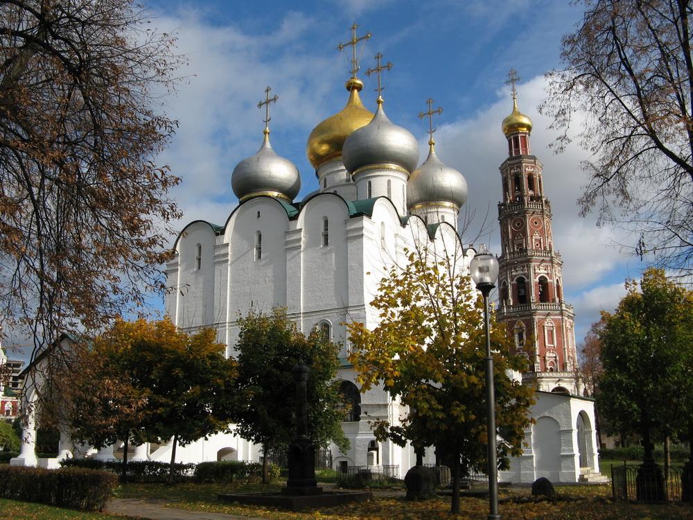 Новодевичий монастырь. Собор Смоленской иконы Божией Матери. Колокольня.