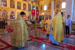 oHellKungo 
Praying Before the All Saints Icon 
2018-06-03 15:12:22
