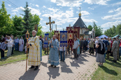 AlexandraP 
Ожидание крестного хода 
2018-06-03 18:43:30