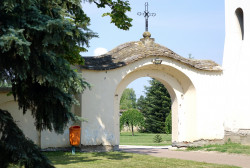 jarek11 
Entrance to Kovil Monastery 
2018-07-04 23:15:39