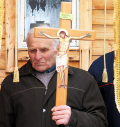 jarek11 
A man with a cross... 
2018-07-25 13:45:45