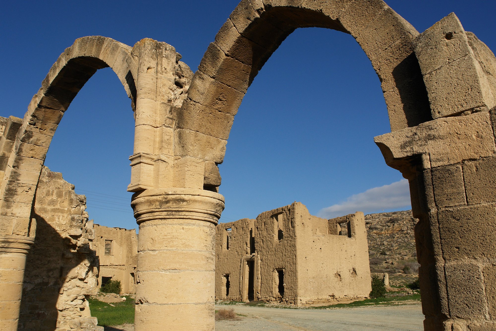 Ruiny zniszczonego przez Turków monasteru Agios Sozomenos 