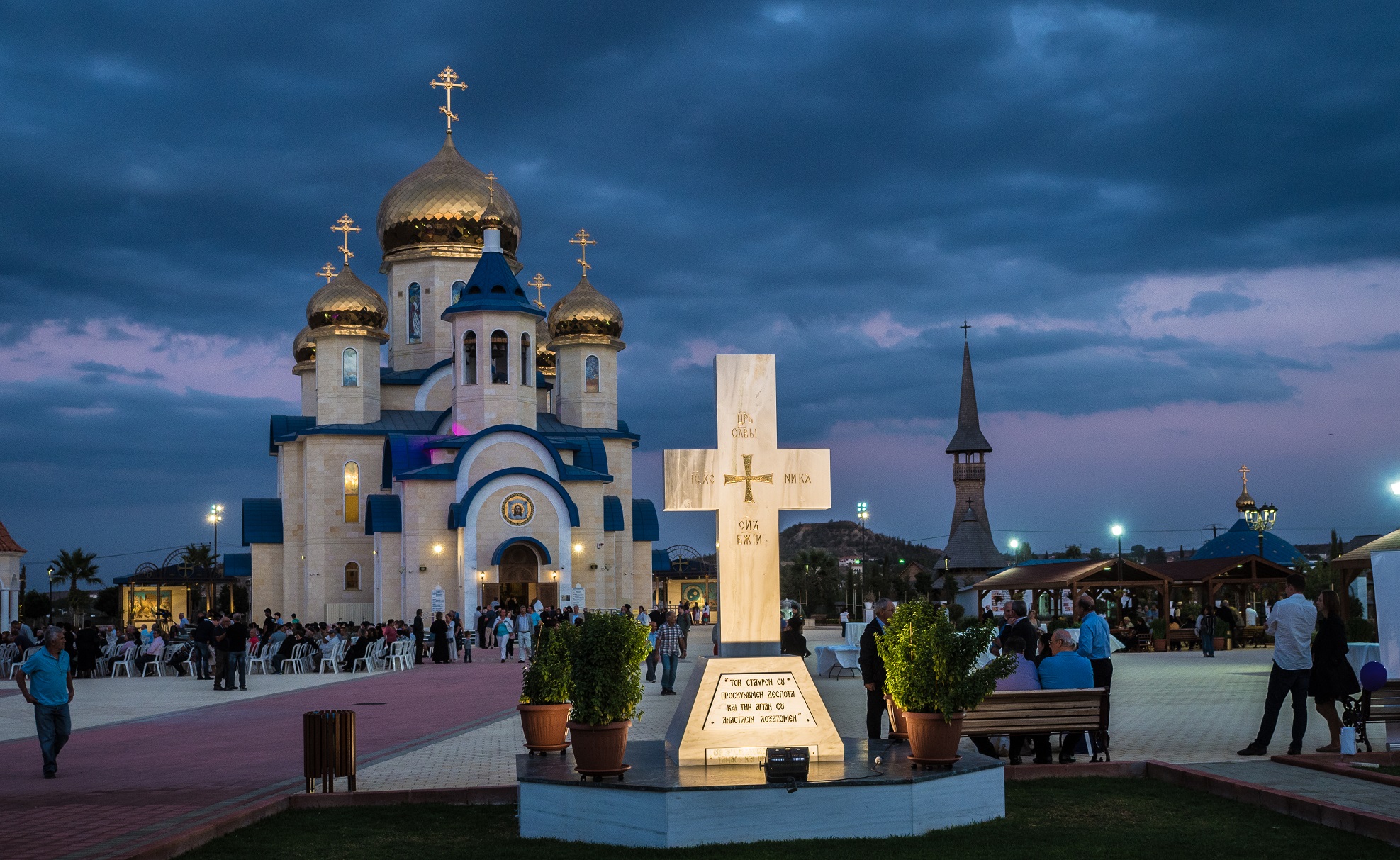 Площадь перед Храмом Апостола Андрея Первозванного и всех святых в земле Русской 