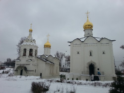 OlgaCh 
Храм Святой Параскевы и Введенский храм. 
2018-08-24 13:38:04