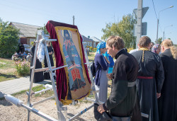 AlexandraP 
Митрофано-Тихоновский крестный ход. Перед иконой Святителя Тихона 
2018-08-27 15:44:06