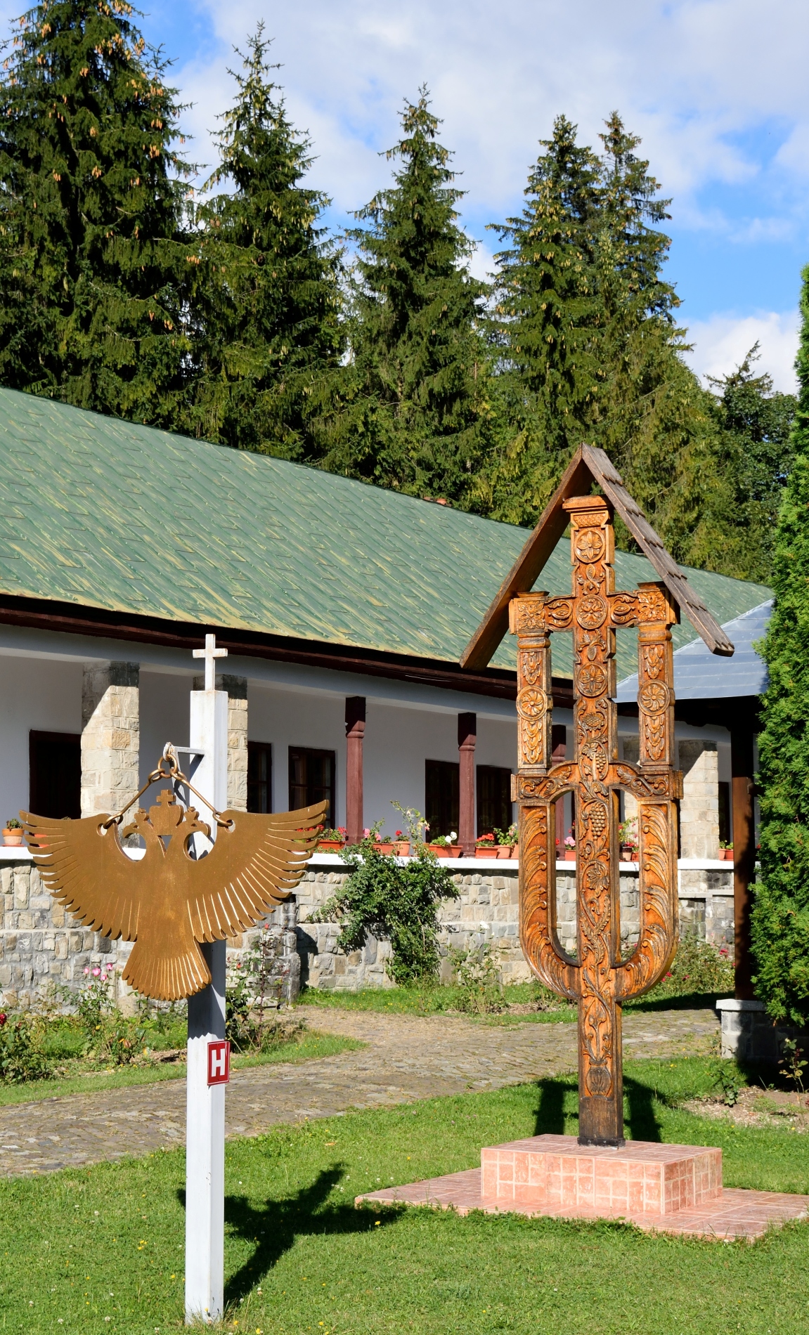 Byzantine eagle and Romanian cross