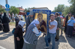 AlexandraP 
Митрофано-Тихоновский крестный ход. Поклонение святыне 
2018-09-01 09:05:55
