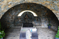jarek 
Archbishop Makarios grave in Kykkos Monastery 
2018-09-08 12:22:40