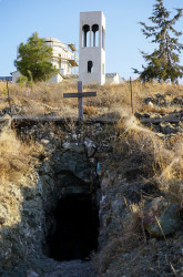 jarek11 
A cave of Agios Partheos close to Trulloi 
2018-09-14 23:16:29