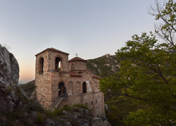 alik 
Church of the Holy Mother of God, Asen&#039s Fortress 
2018-10-04 00:48:05