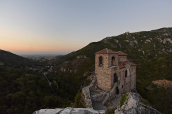 alik 
Church of the Holy Mother of God, Asen&#039s Fortress 
2018-10-08 00:20:38