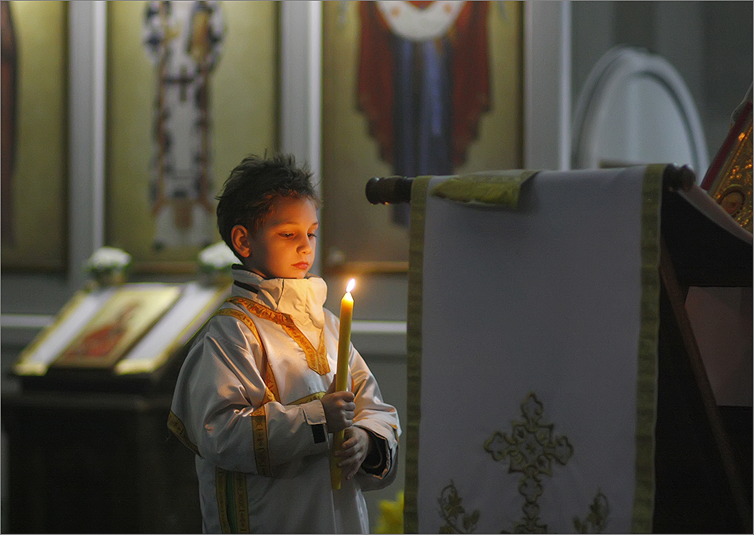 Altar boy at Holy Liturgy - Прослужник на Светој Литургији