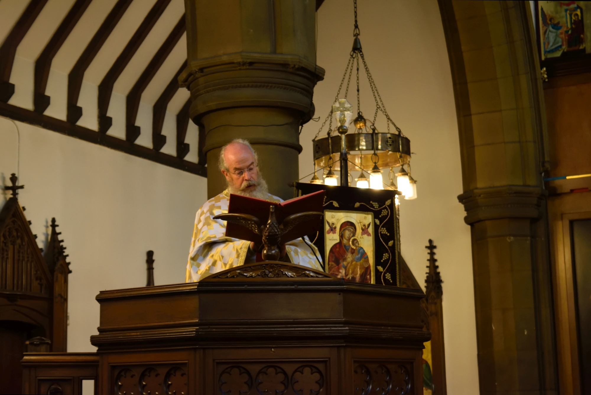 Gospel reading in Glasgow cathedral