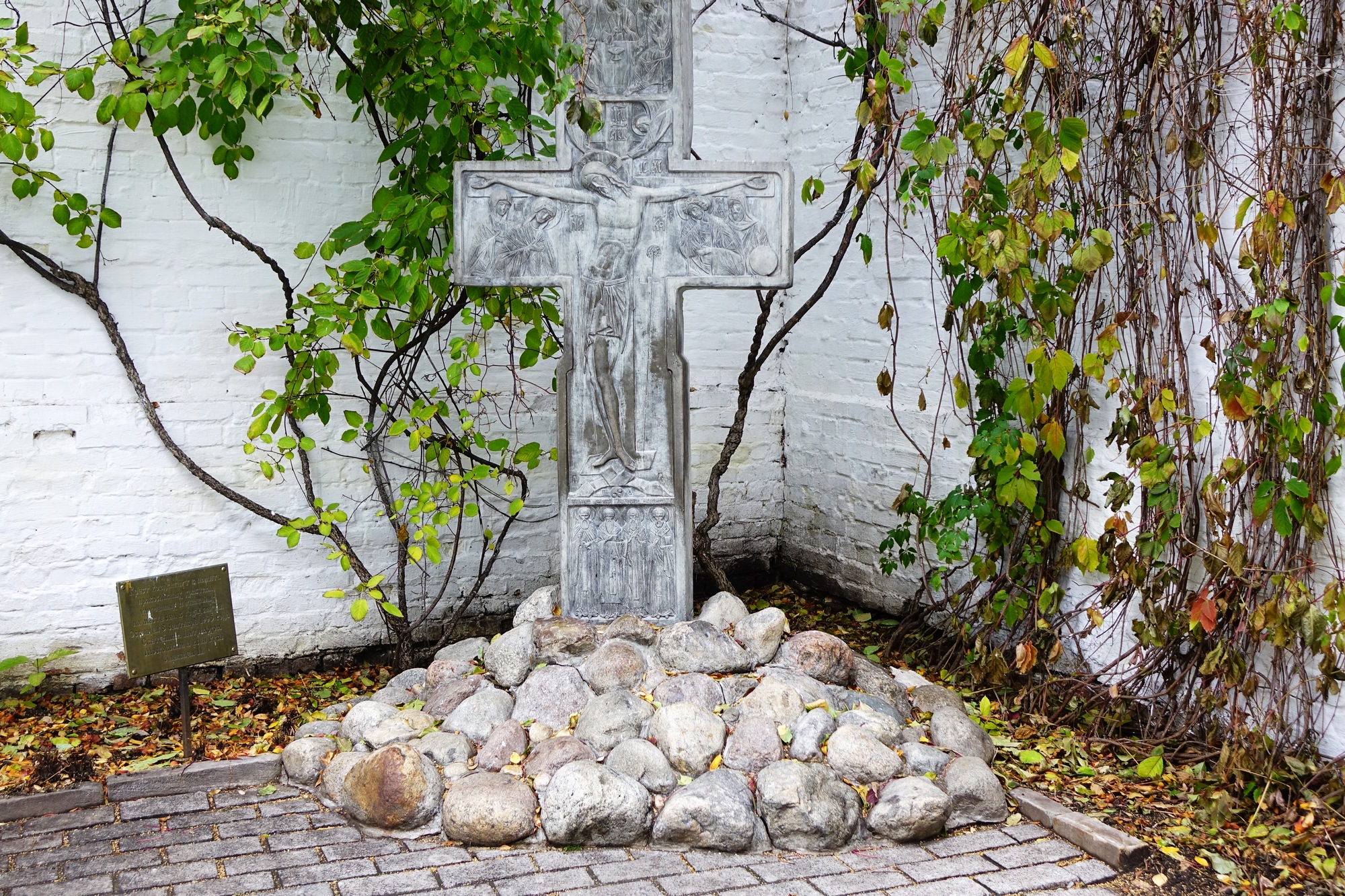The memory cross in Sretensky Monastery in Moscow