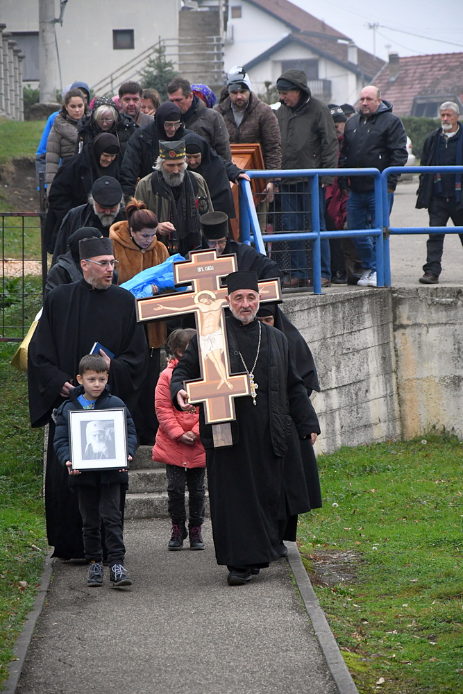 Долазак часнога крста у Дракулиће