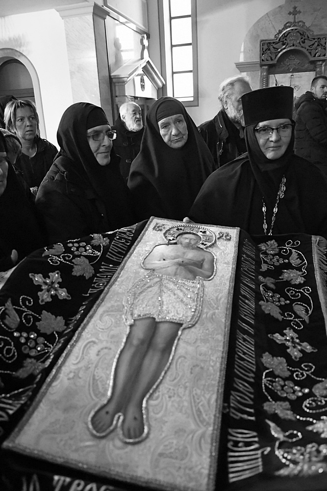 У цркви св.Ђорђа у Дракулићима