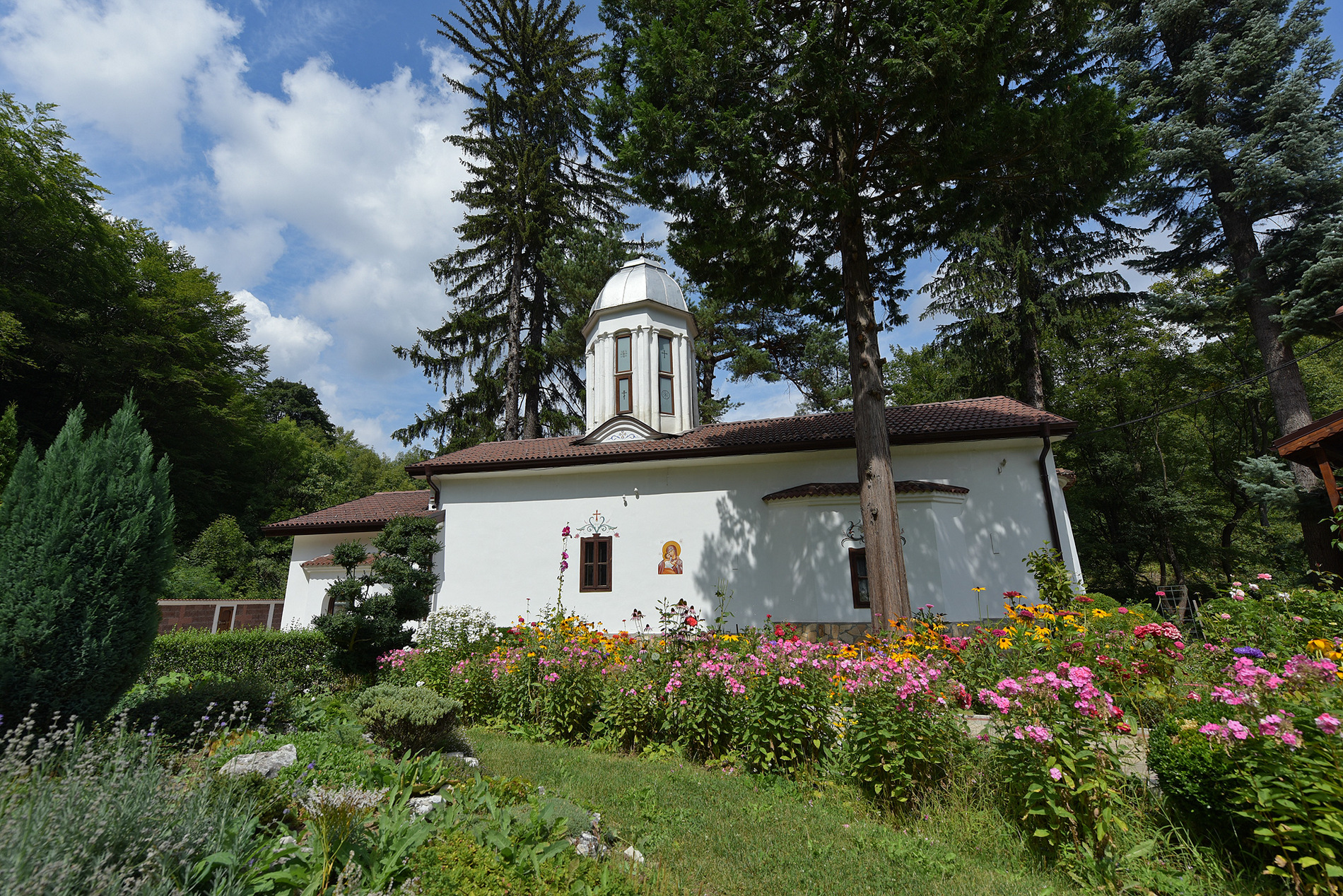 Divotinski monaster Sveta Troica
