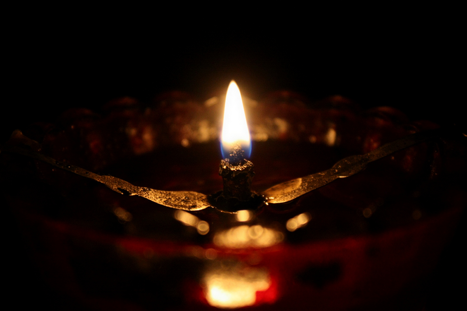 Lux in tenebris lucet