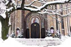 jarek11 
The entrance to Holy Spirit Orthodox church in Białystok 
2019-02-10 22:55:50