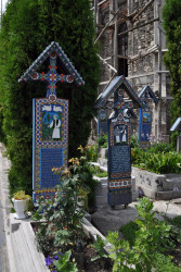 bogdan 
Cimitirul Vesel - Săpânţa  
2019-02-19 23:01:00