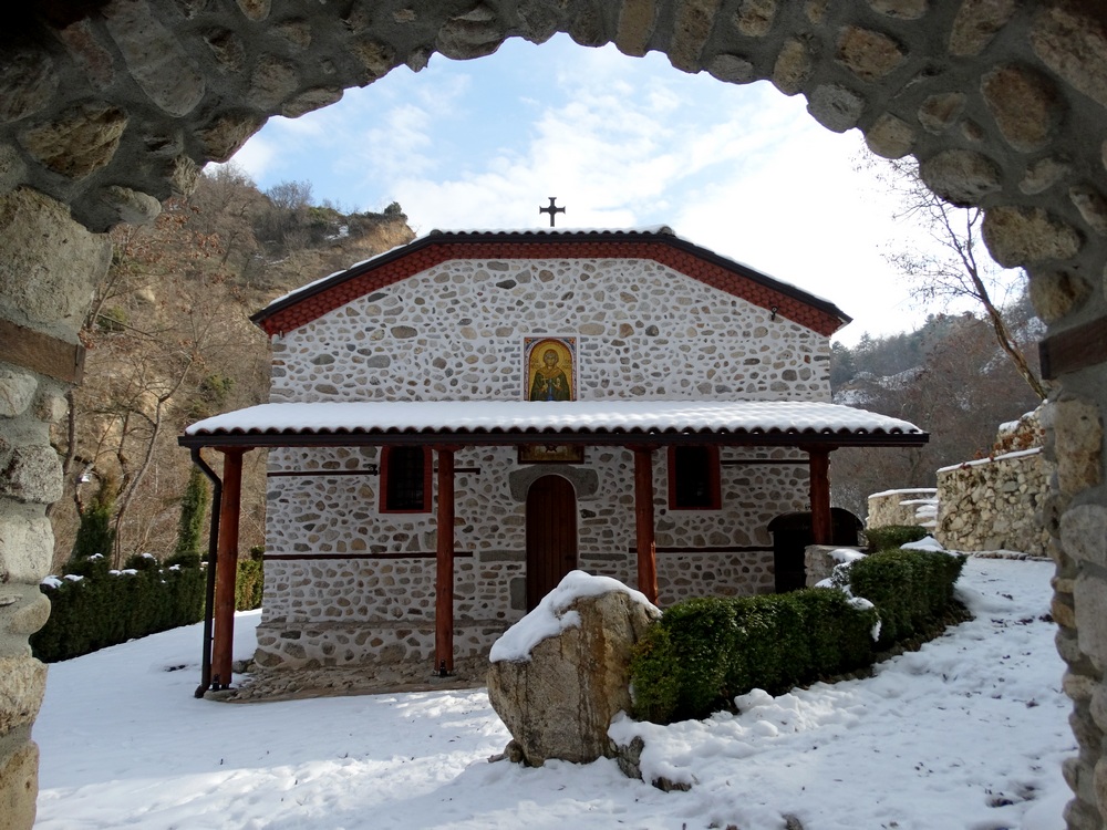 храм "Света Параскева - Петка", край град Мелник